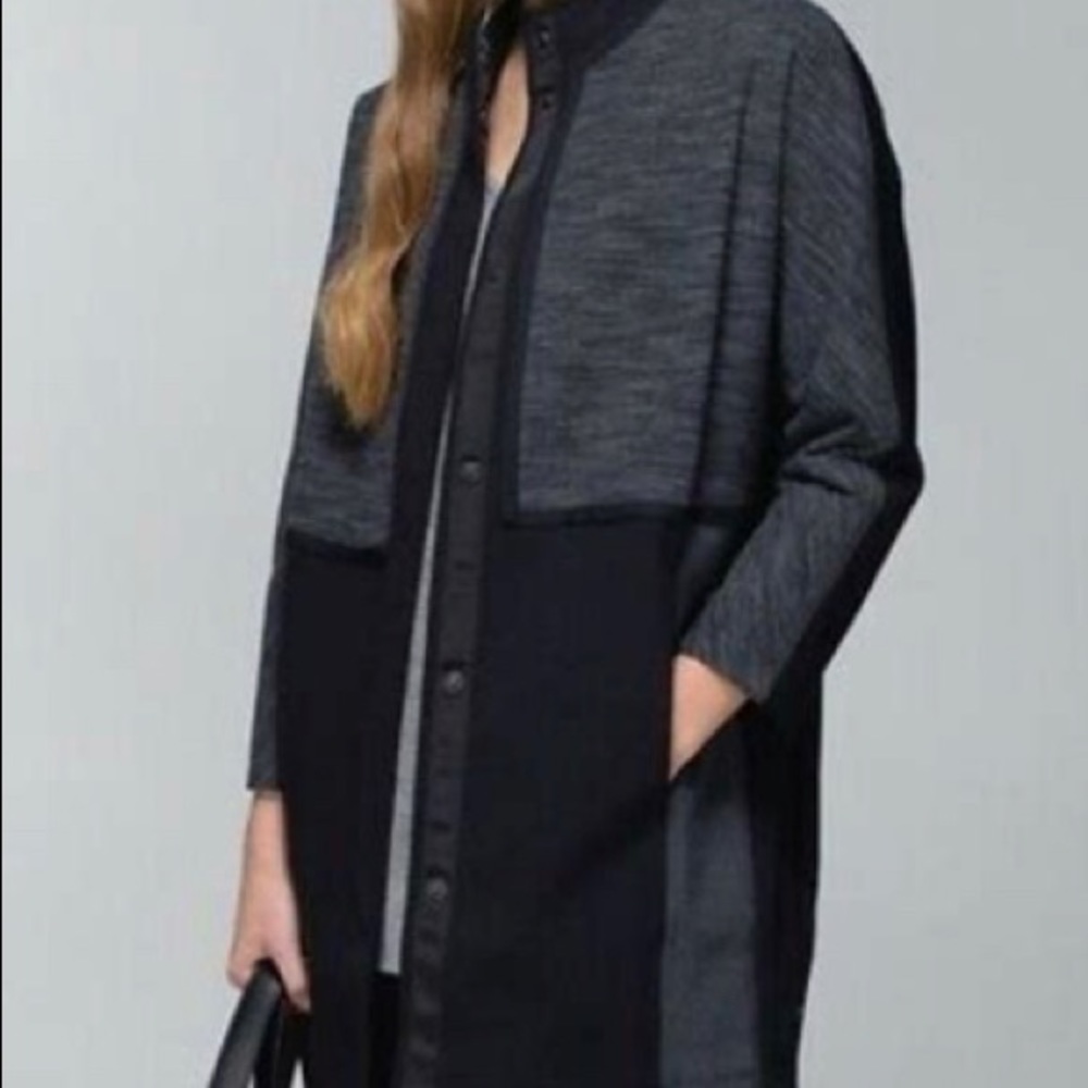 Lululemon Lightweight Black/Gray Jacket GORGEOUS